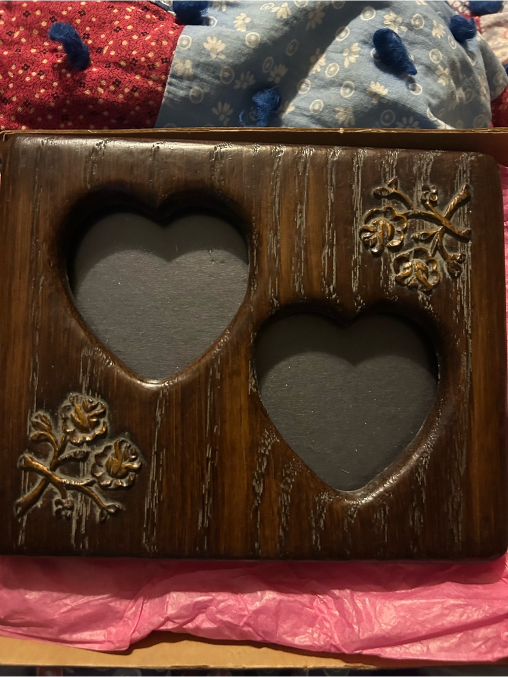 NWOT Vintage Wood Heart Pic Frame, Hesrts are 3x3